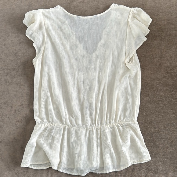 Zara crocheted top with peplum waist & flutter cap sleeves. Color- cream size- M - Picture 5 of 6